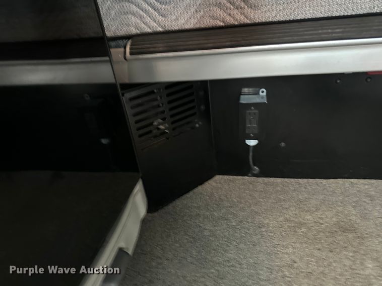 image for item NN9476 2019 Peterbilt  579 semi truck