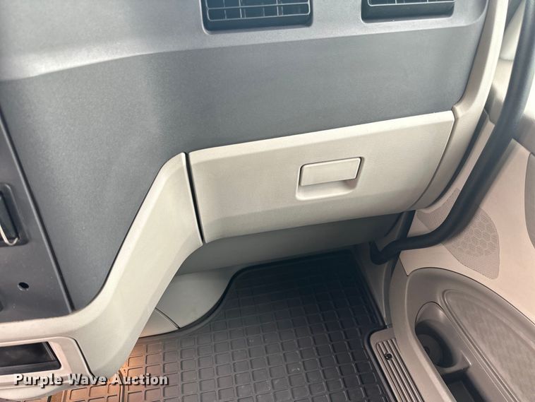 image for item NN9476 2019 Peterbilt  579 semi truck