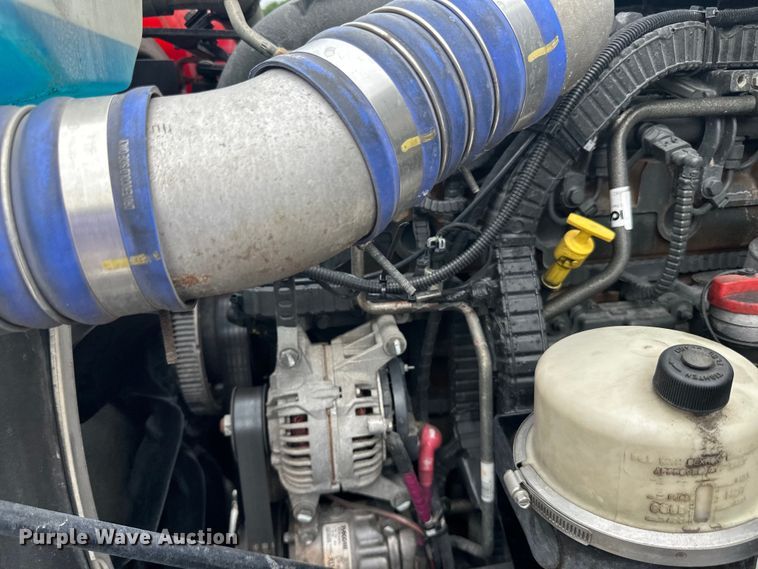 image for item NN9476 2019 Peterbilt  579 semi truck