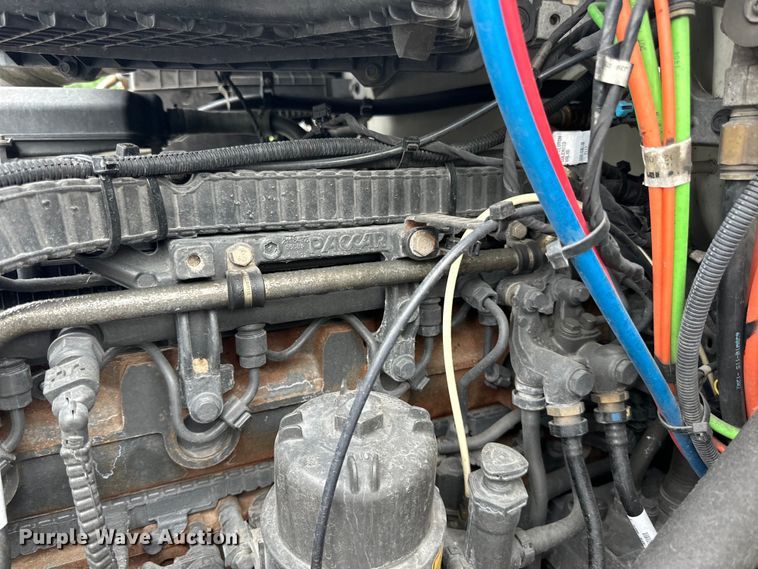 image for item NN9476 2019 Peterbilt  579 semi truck