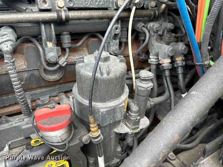 image for item NN9476 2019 Peterbilt  579 semi truck