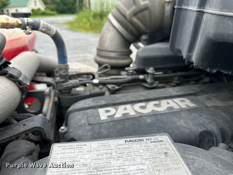 image for item NN9476 2019 Peterbilt  579 semi truck