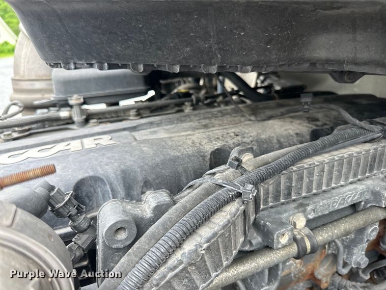 image for item NN9476 2019 Peterbilt  579 semi truck