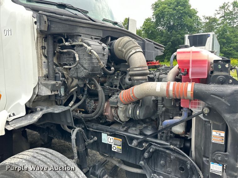 image for item NN9476 2019 Peterbilt  579 semi truck