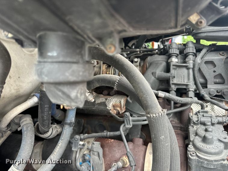 image for item NN9476 2019 Peterbilt  579 semi truck