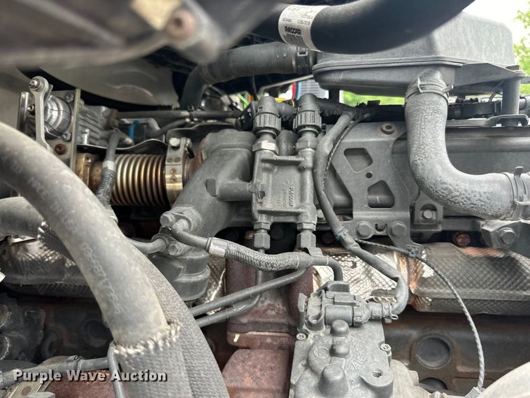 image for item NN9476 2019 Peterbilt  579 semi truck