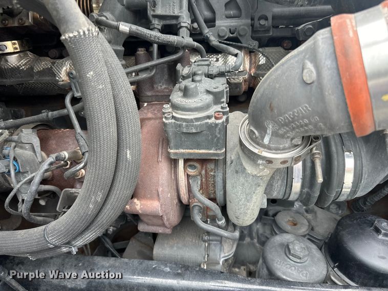 image for item NN9476 2019 Peterbilt  579 semi truck