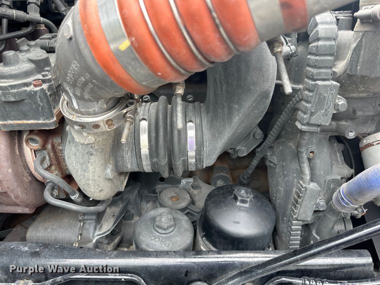 image for item NN9476 2019 Peterbilt  579 semi truck