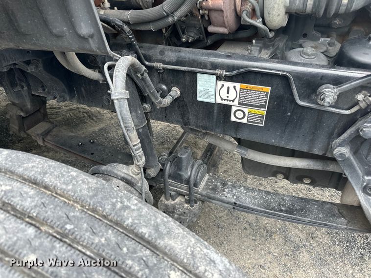 image for item NN9476 2019 Peterbilt  579 semi truck