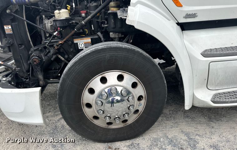 image for item NN9476 2019 Peterbilt  579 semi truck