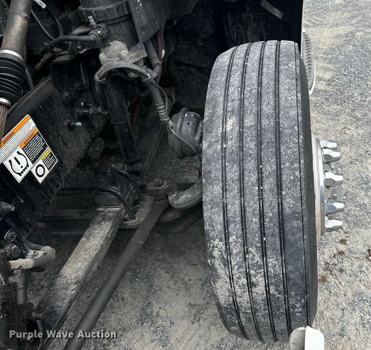 image for item NN9476 2019 Peterbilt  579 semi truck