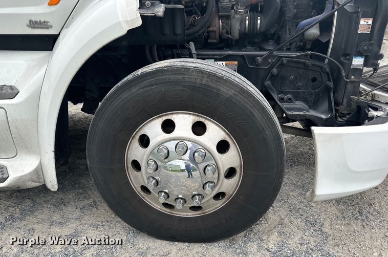 image for item NN9476 2019 Peterbilt  579 semi truck