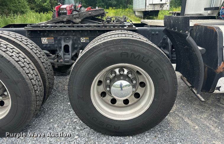 image for item NN9476 2019 Peterbilt  579 semi truck