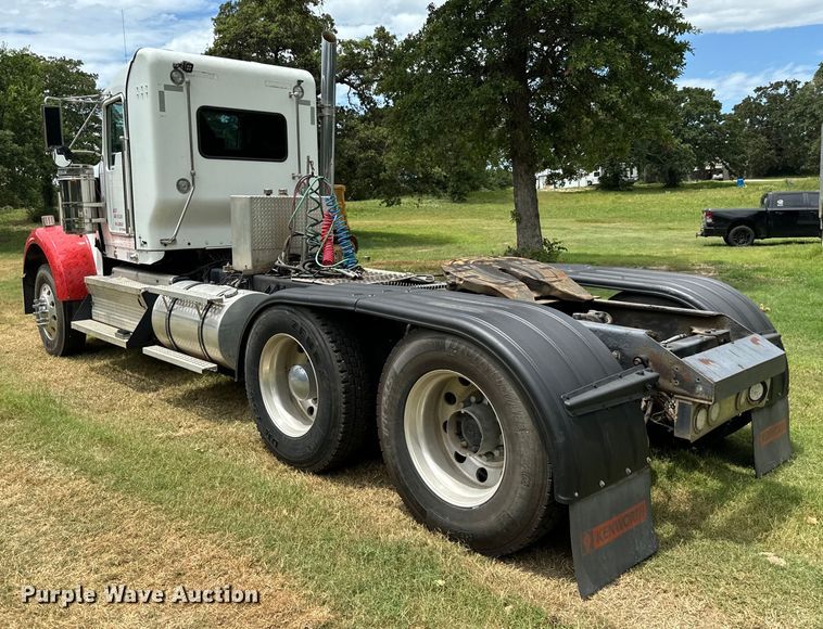 image for item NQ9670 2010 Kenworth  W900 semi truck