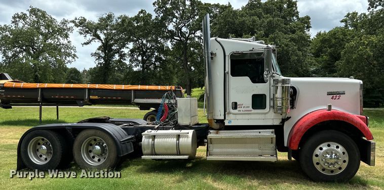 image for item NQ9670 2010 Kenworth  W900 semi truck