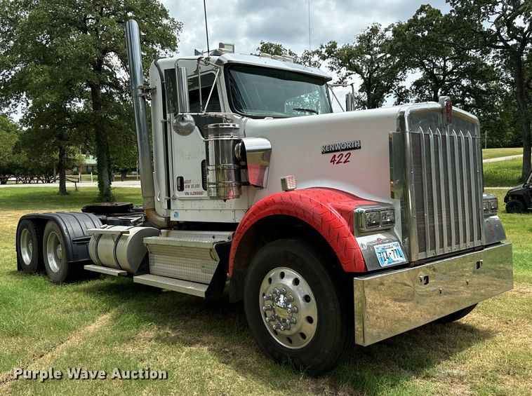 image for item NQ9670 2010 Kenworth  W900 semi truck