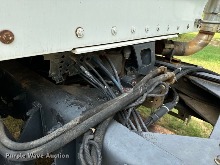 image for item NQ9670 2010 Kenworth  W900 semi truck