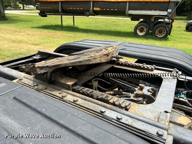 image for item NQ9670 2010 Kenworth  W900 semi truck