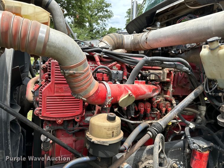 image for item NQ9670 2010 Kenworth  W900 semi truck