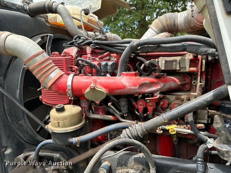 image for item NQ9670 2010 Kenworth  W900 semi truck