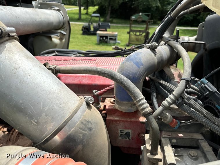 image for item NQ9670 2010 Kenworth  W900 semi truck