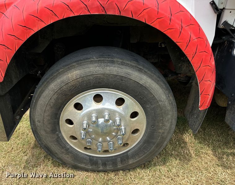 image for item NQ9670 2010 Kenworth  W900 semi truck