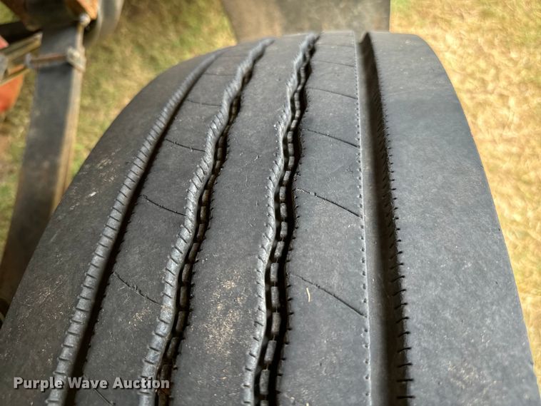 image for item NQ9670 2010 Kenworth  W900 semi truck