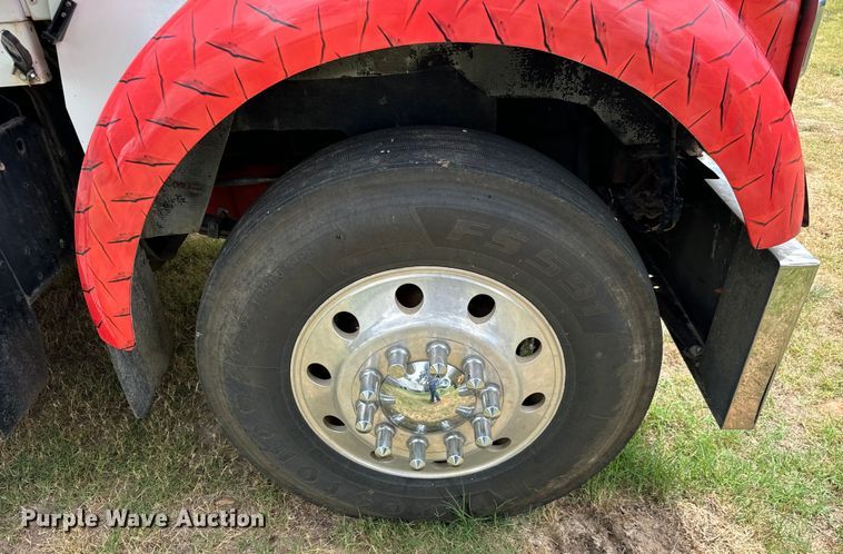 image for item NQ9670 2010 Kenworth  W900 semi truck