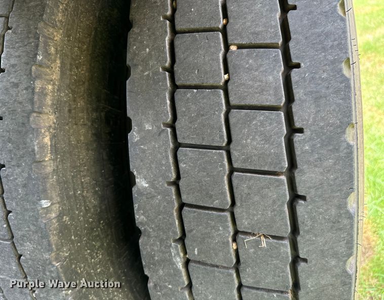 image for item NQ9670 2010 Kenworth  W900 semi truck