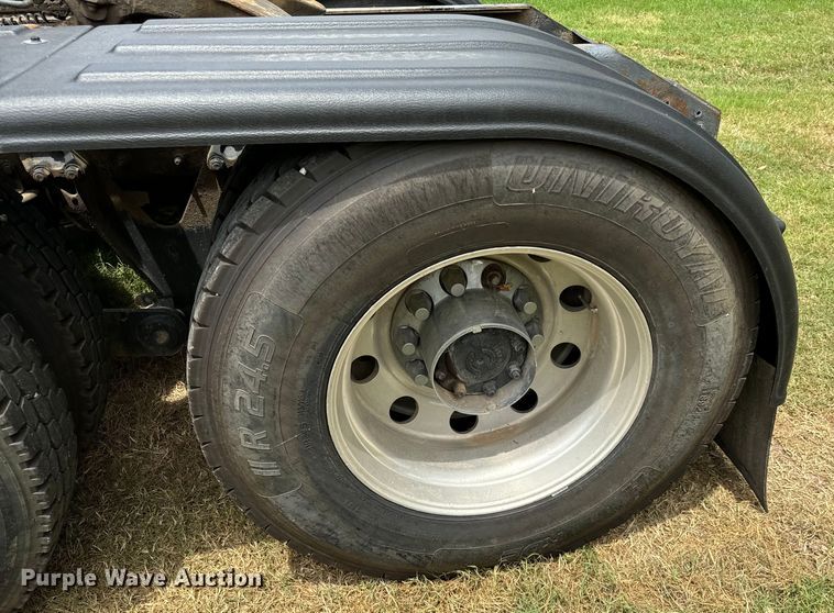 image for item NQ9670 2010 Kenworth  W900 semi truck