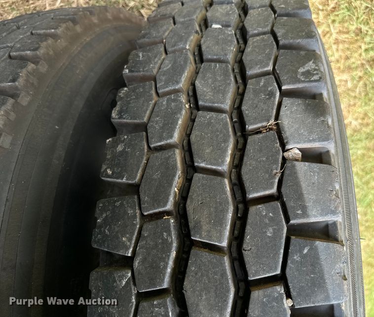 image for item NQ9670 2010 Kenworth  W900 semi truck