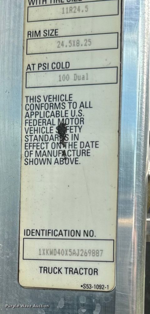 image for item NQ9670 2010 Kenworth  W900 semi truck