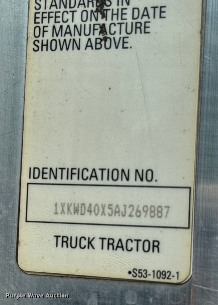 image for item NQ9670 2010 Kenworth  W900 semi truck