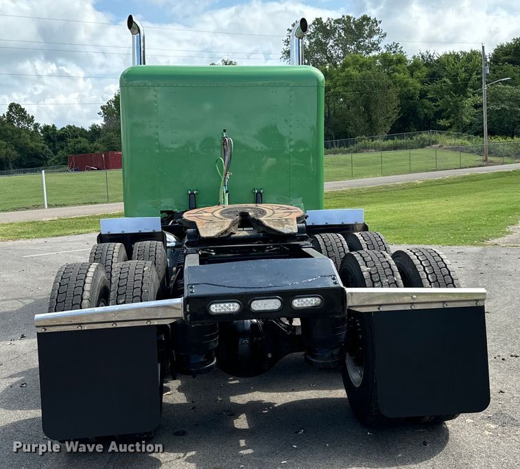 image for item NQ9676 2021 Peterbilt  389 semi truck