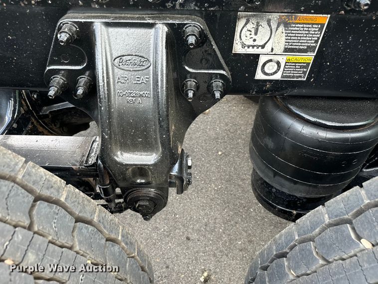 image for item NQ9676 2021 Peterbilt  389 semi truck