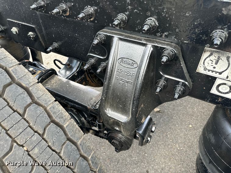 image for item NQ9676 2021 Peterbilt  389 semi truck