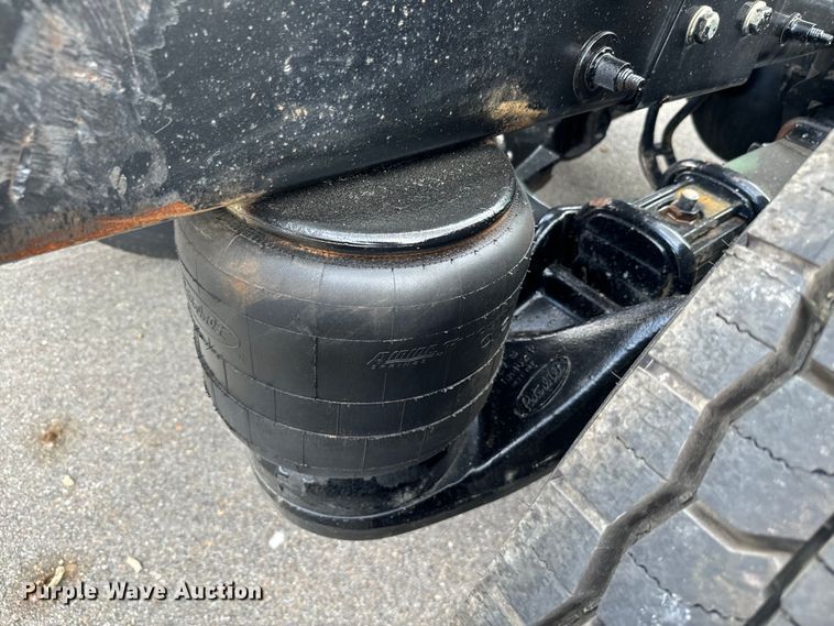 image for item NQ9676 2021 Peterbilt  389 semi truck