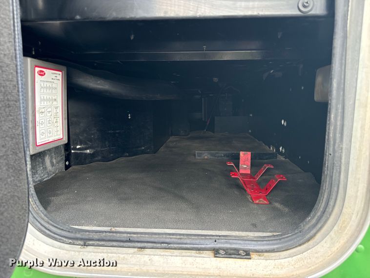 image for item NQ9676 2021 Peterbilt  389 semi truck