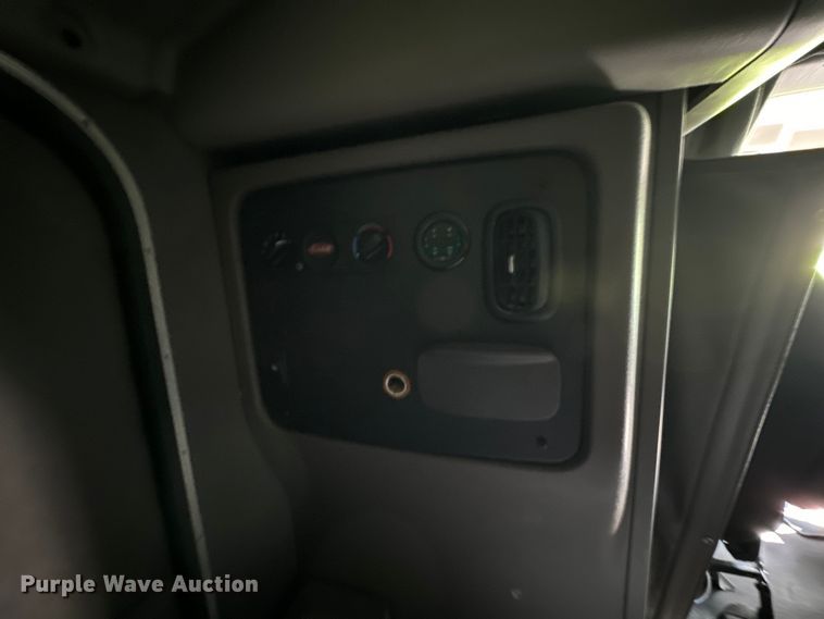 image for item NQ9676 2021 Peterbilt  389 semi truck