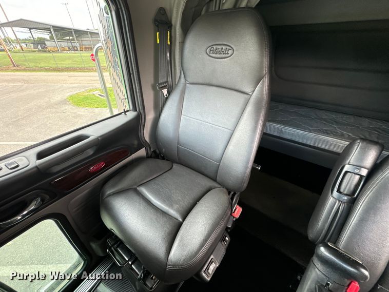 image for item NQ9676 2021 Peterbilt  389 semi truck