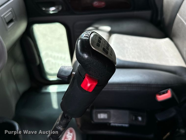 image for item NQ9676 2021 Peterbilt  389 semi truck