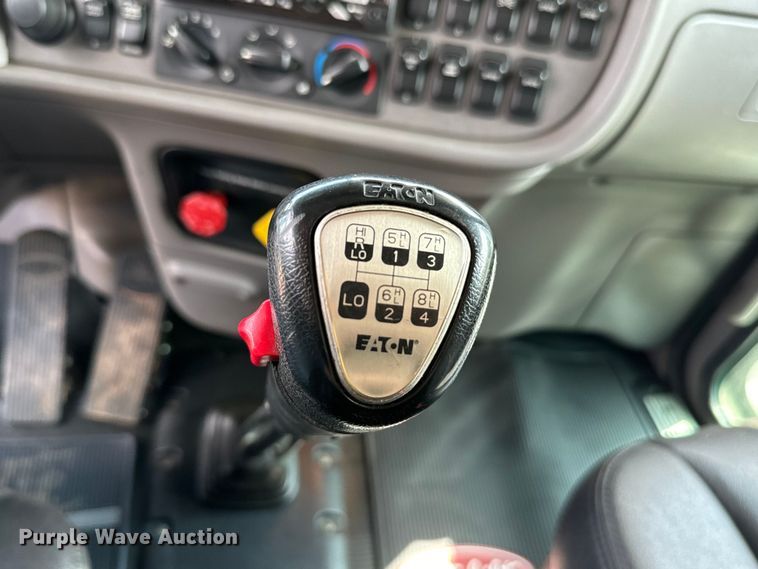 image for item NQ9676 2021 Peterbilt  389 semi truck