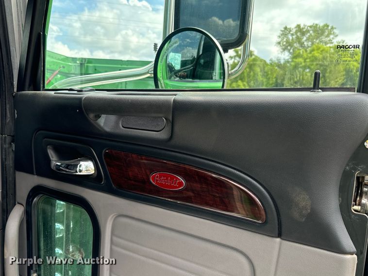 image for item NQ9676 2021 Peterbilt  389 semi truck