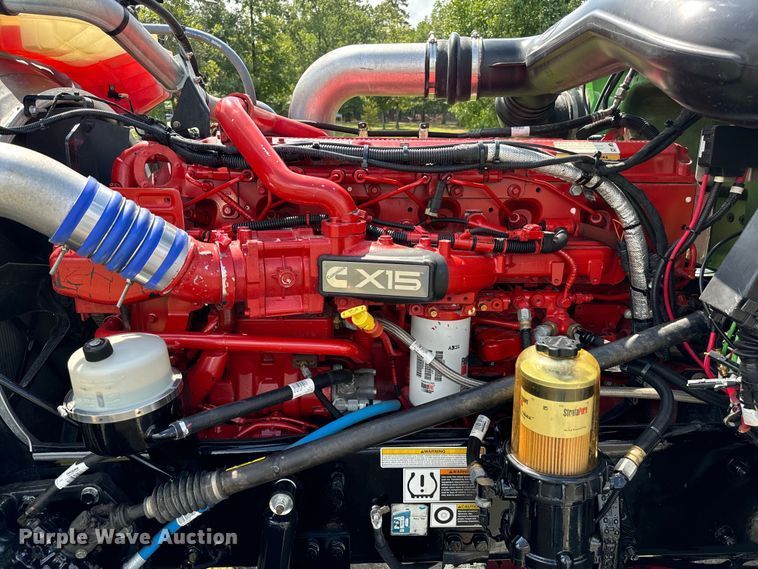 image for item NQ9676 2021 Peterbilt  389 semi truck