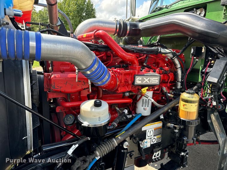 image for item NQ9676 2021 Peterbilt  389 semi truck