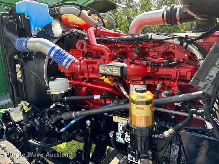 image for item NQ9676 2021 Peterbilt  389 semi truck