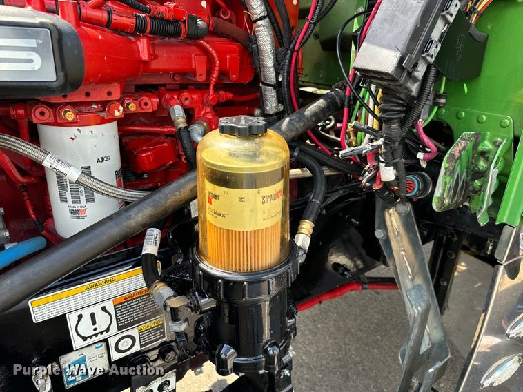 image for item NQ9676 2021 Peterbilt  389 semi truck