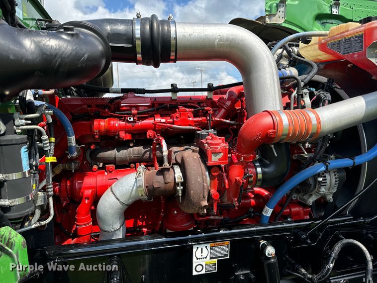 image for item NQ9676 2021 Peterbilt  389 semi truck