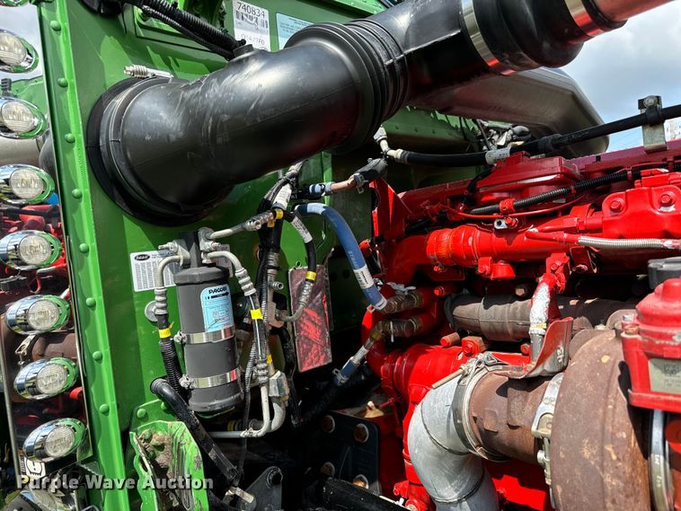 image for item NQ9676 2021 Peterbilt  389 semi truck