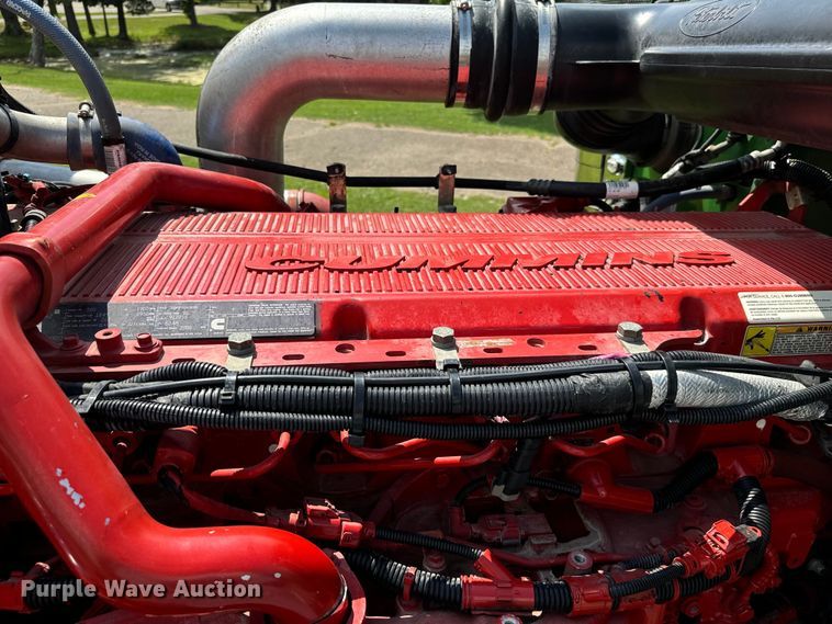 image for item NQ9676 2021 Peterbilt  389 semi truck